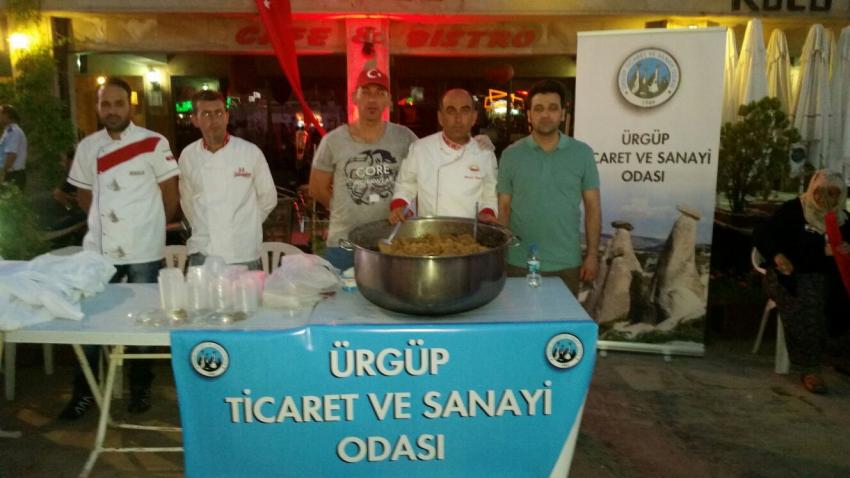 Ticaret Odası Vatandaşlara Helva İkram Etti