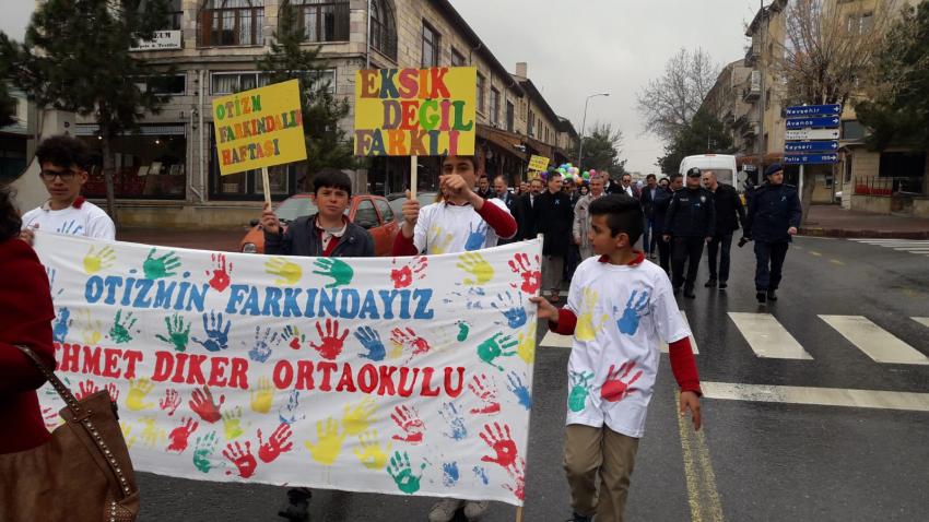Ürgüp'te Otizm Farkındalık Yürüyüşü Düzenlendi