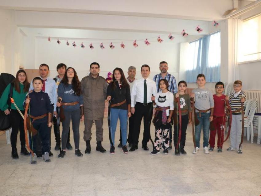 Kaymakam Maraşlı 'Ertuğrul'un Torunları' Projesindeki Sporcuları Ziyaret Etti
