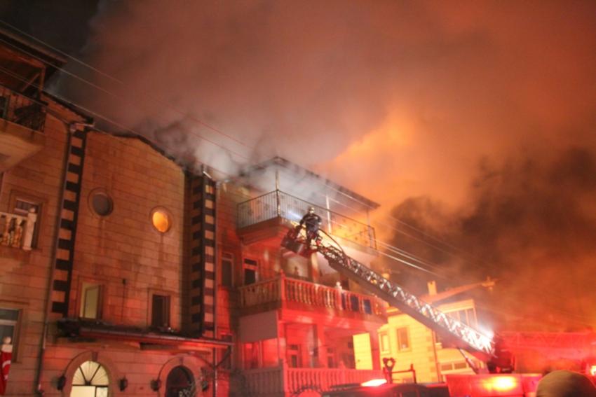 Öğrenci Evinde Yangın Çıktı