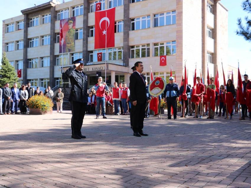 29 Ekim Cumhuriyet Bayramı Çelenk Sunma Töreni İle Başladı