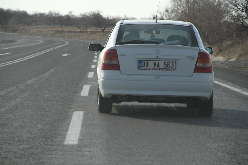 İki Yaşındaki Çocuk Direksiyonda