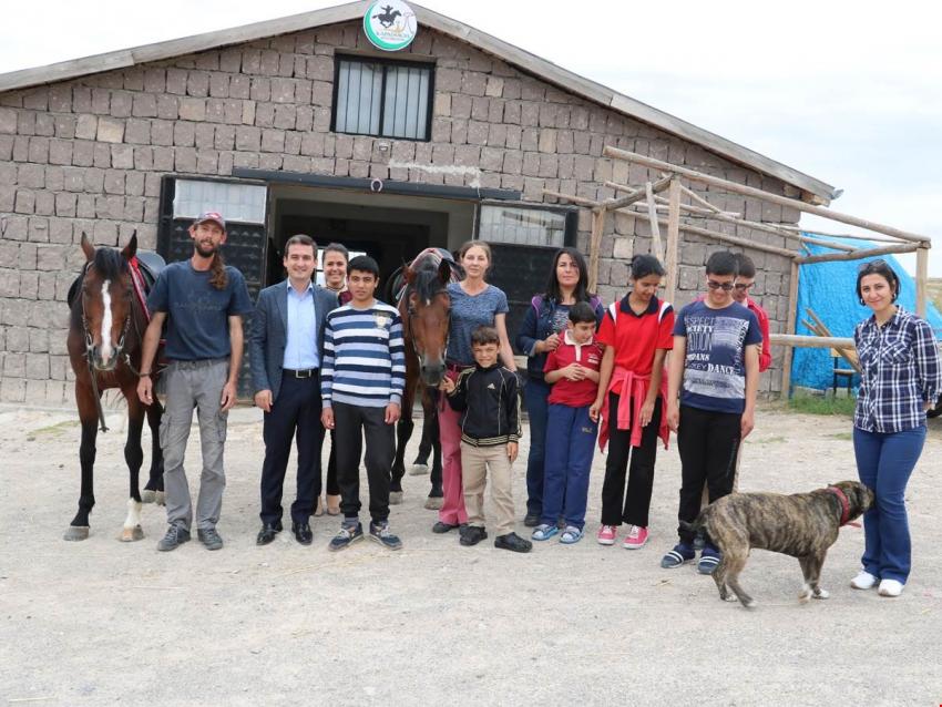 Özel Eğitim Sınıfı At Çiftliğini Ziyaret Etti