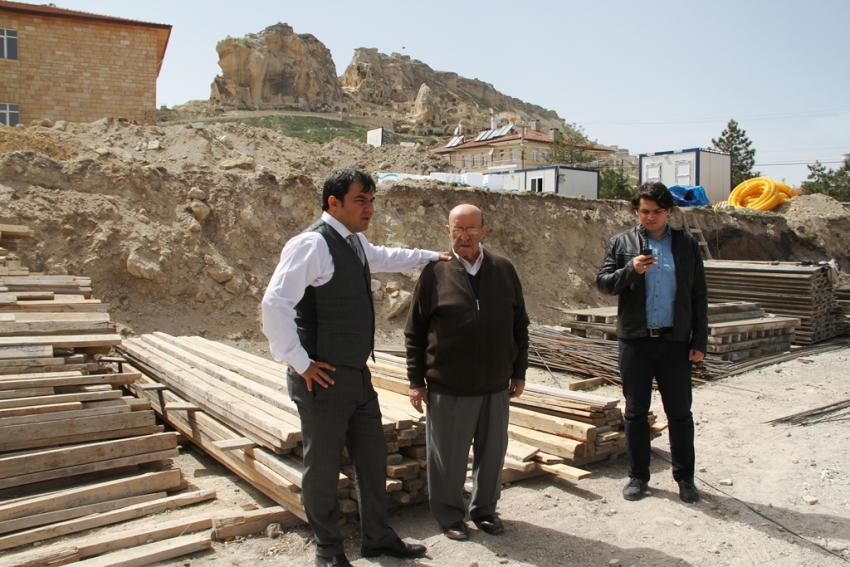 Hayırsever Veli Halıcı ve Kaymakam Balcı Yurt İnşaatını Kontrol Etti