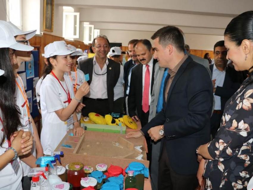 Mehmet Diker Ortaokulu Tübitak Bilim Fuarı Açıldı