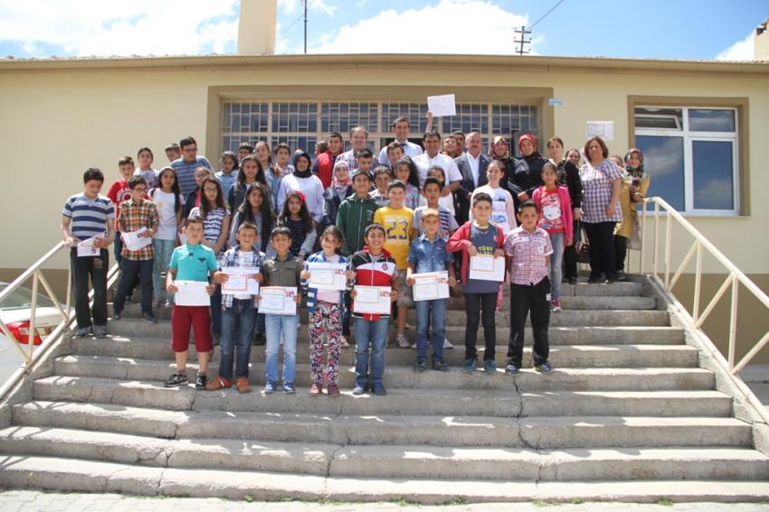 Ortahisar Kasabasında Öğrencilerin Karne Heyecanı 