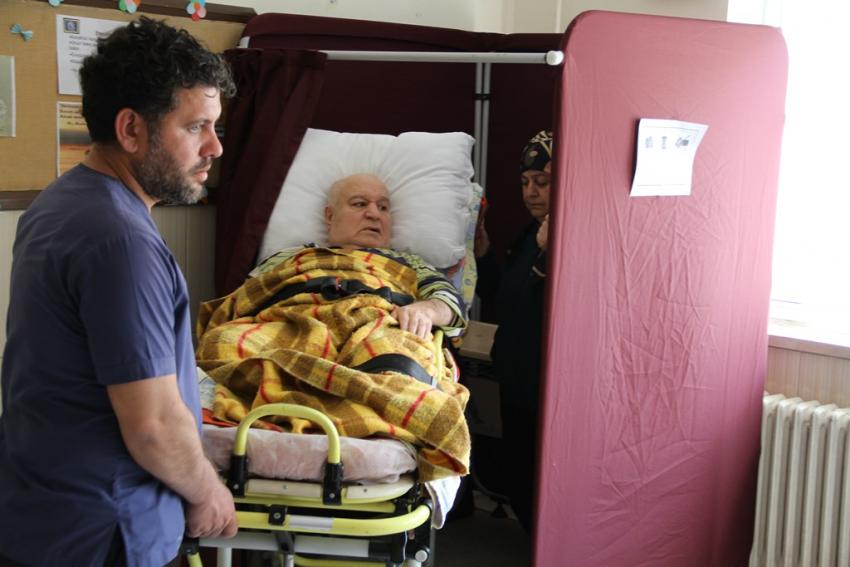 Oy Kullanacağı Okula Ambulans İle Götürüldü