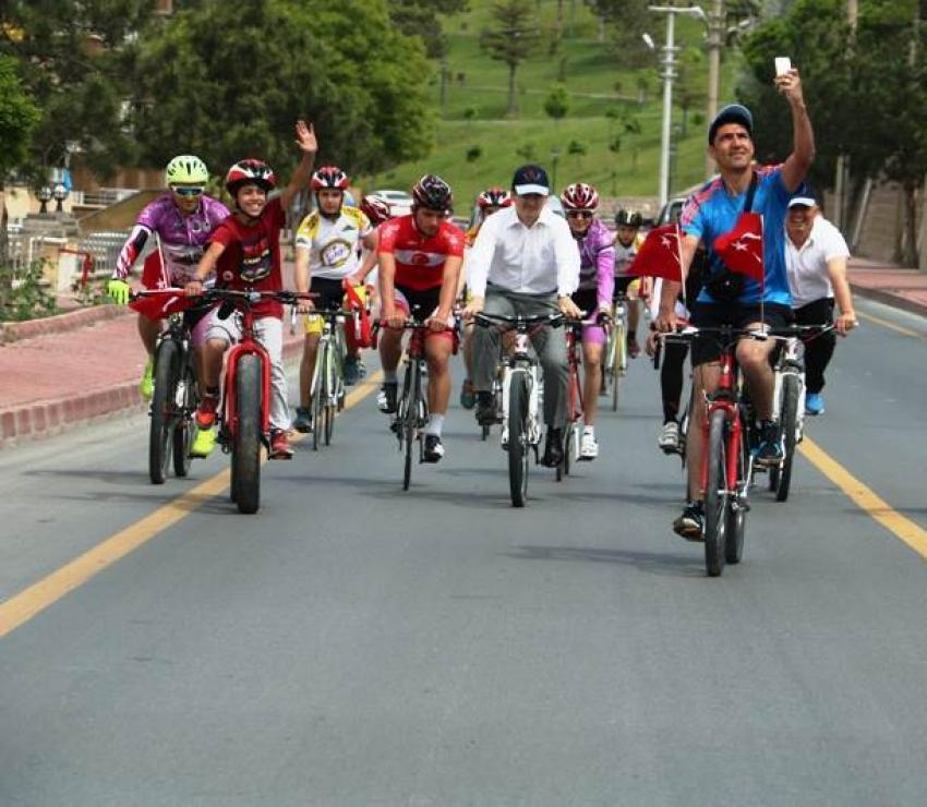 Kaymakam Gençlerle Birlikte Pedal Çevirdi