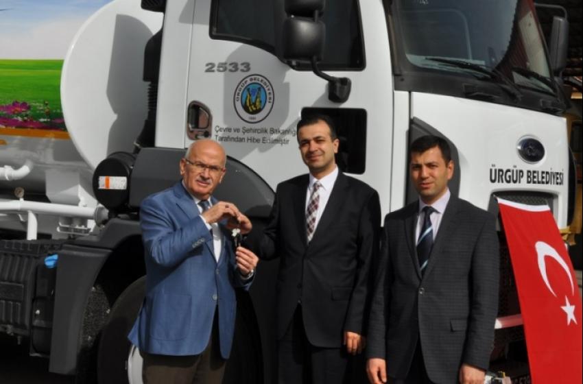 Çevre ve Şehircilik'ten Belediyeye Su Arazözü Hibe Edildi