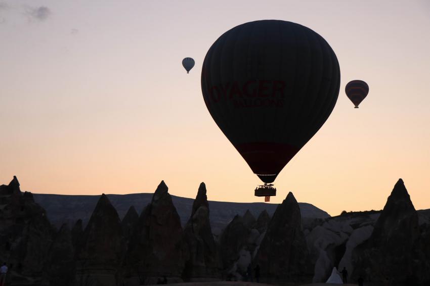 Kapadokya'da balonlar kartpostallık görüntüler oluşturdu