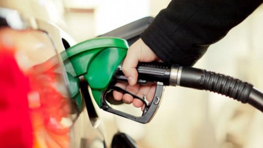 Gece yarısı itibariyle benzine indirim geliyor