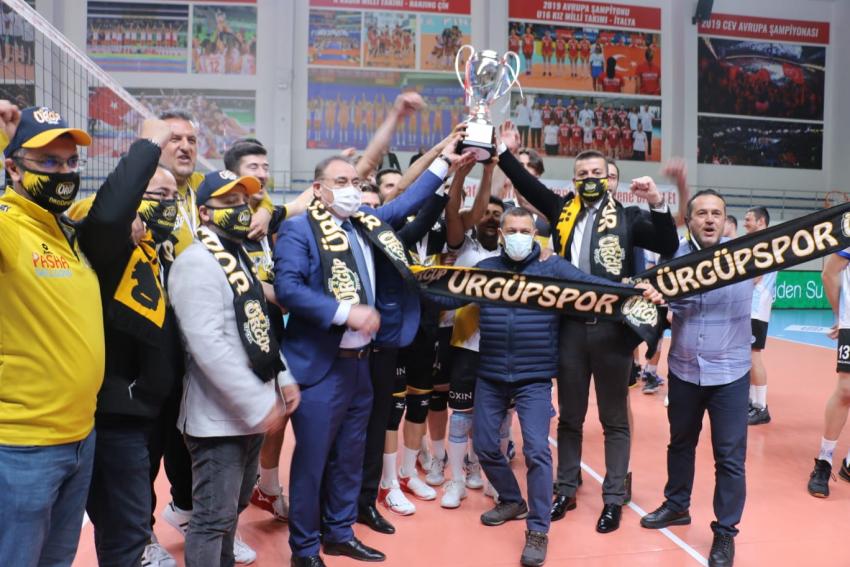 Açıkgöz ve Menekşe, Ürgüpspor’u yalnız bırakmadı