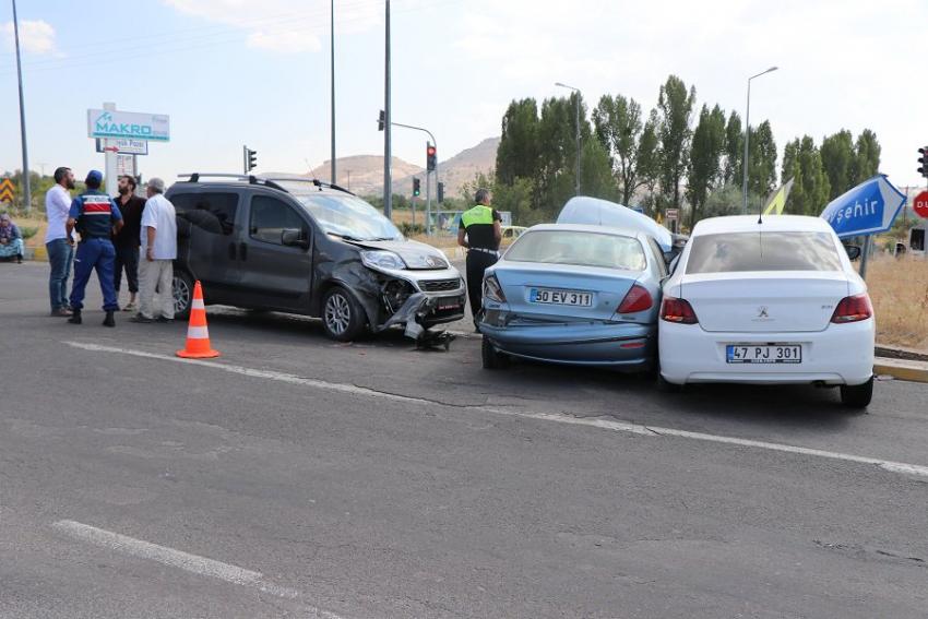 Trafik Kazası Meydana Geldi 2 Yaralı