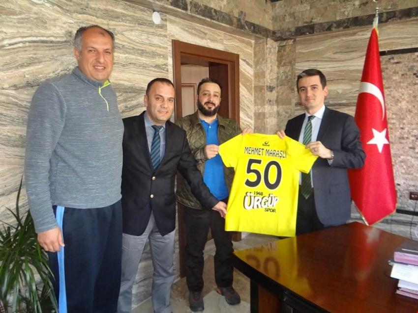 İlçe Kaymakamı Maraşlı'ya Ürgüp Spor Forması Hediye Edildi
