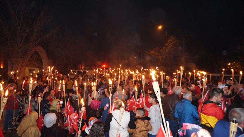 Ortahisar'daki Cumhuriyet Yürüyüşüne Rekor Katılım