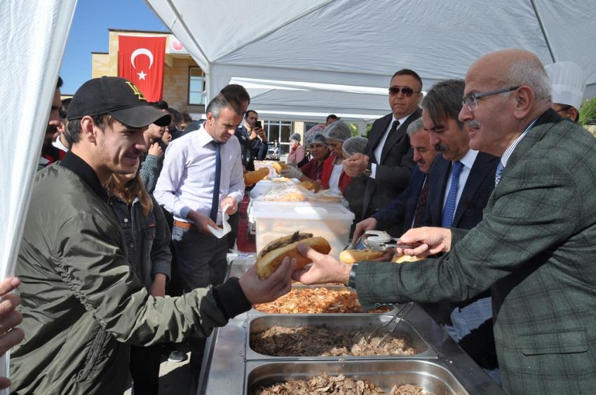 Fahri Yıldız, Tanışma Yemeğinde Üniversitelilerle Bir Araya Geldi