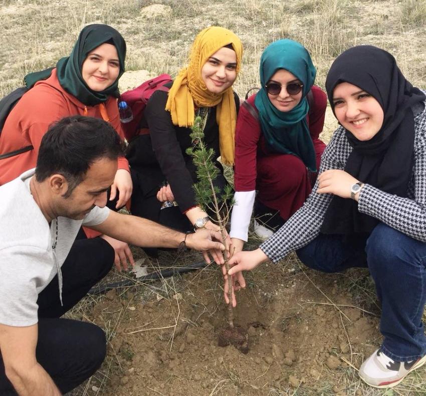 ÜniAK Teşkilatı (USET) Üniversite Etrafına Fidan Dikti