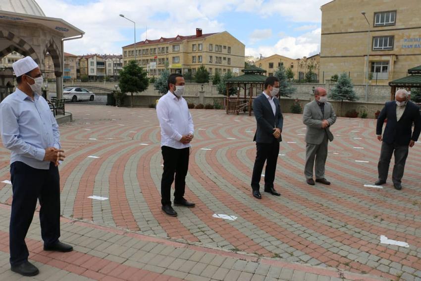 Camilerin İbadete Açılması Nedeniyle Şükür Kurbanı Kesildi