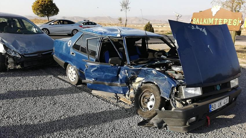 Trafik Kazası Meydana Geldi 2 Yaralı