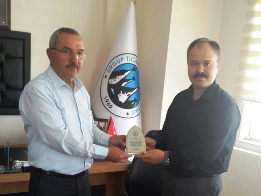 Milli Eğitime Katkıları Nedeniyle Aydın'a Plaket