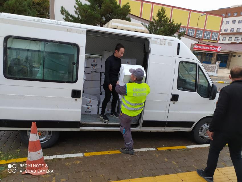 Ürgüp Belediyesi’nden İzmir’e gıda yardımı