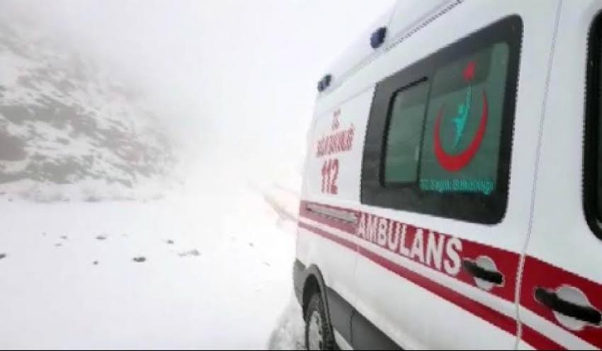 Hasta Almaya Giden Ambulans Yolda Mahsur Kaldı