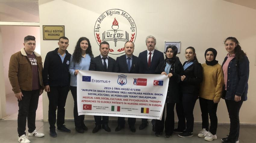 Erasmus+ Proje Öğrencilerinden Milli Eğitim Müdürüne Ziyaret