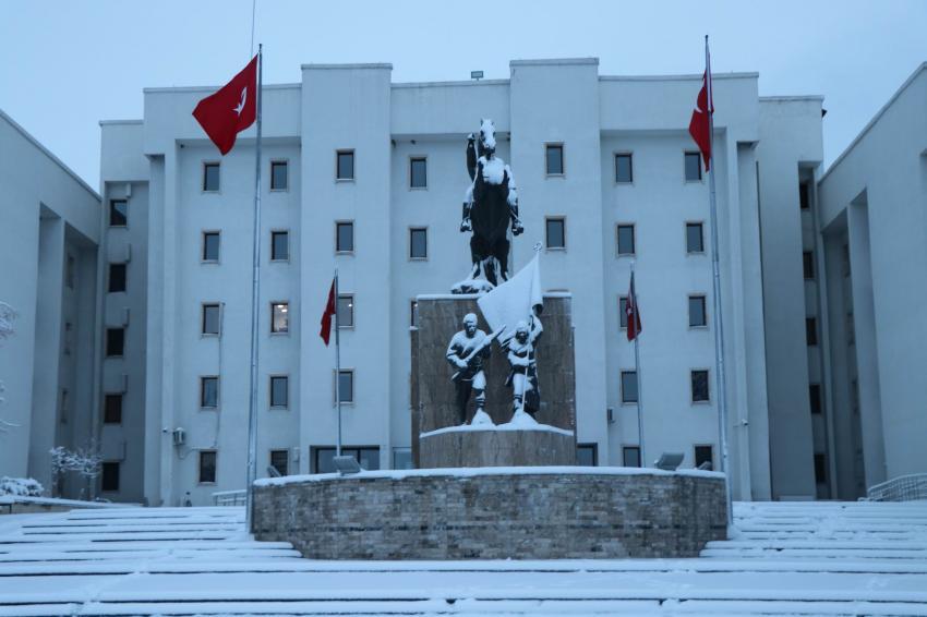Karnesini Almak İsteyen Öğrenciler