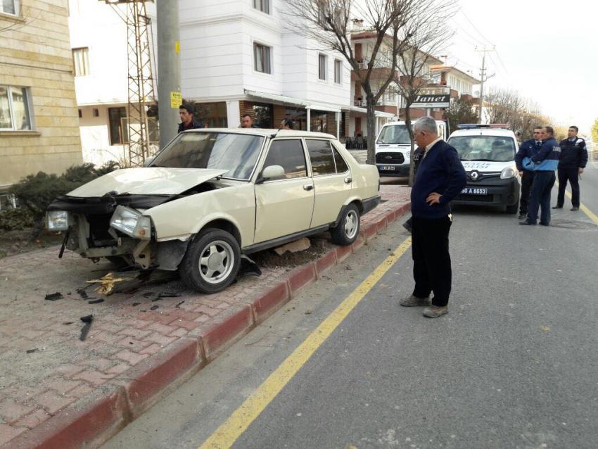 Lastiği Patlayan Araç Kaza Yaptı