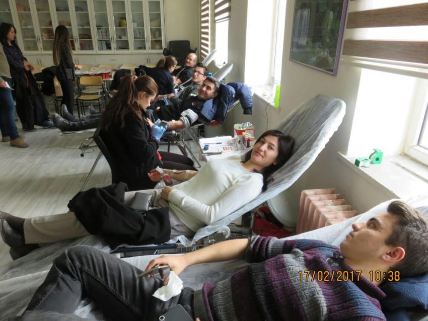 Öğrenciler Kan Bağış Programı Düzenledi