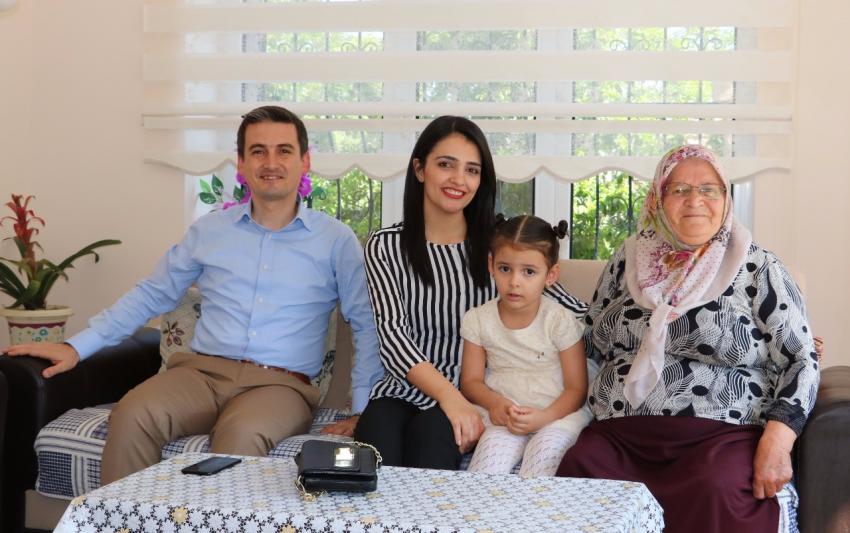 Kaymakam Maraşlı Hayırsever Hanife Teyzeyi Unutmadı