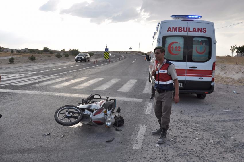 Motosiklet ile Otomobil Çarpıştı 1 Yaralı