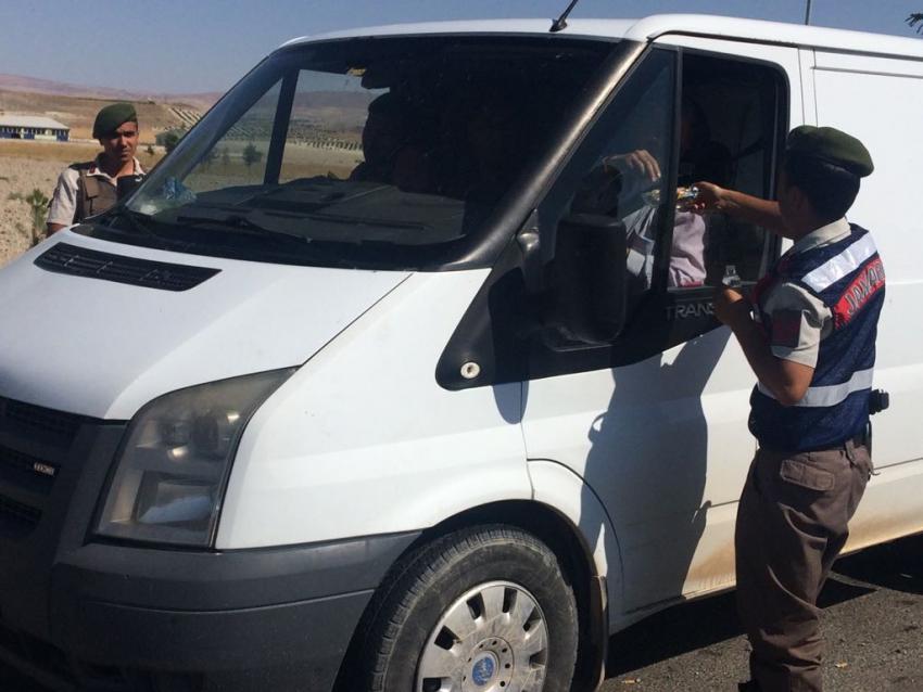 Jandarma Bu kezde Bayramlaşmak İçin Yol Kontrolü Yaptı