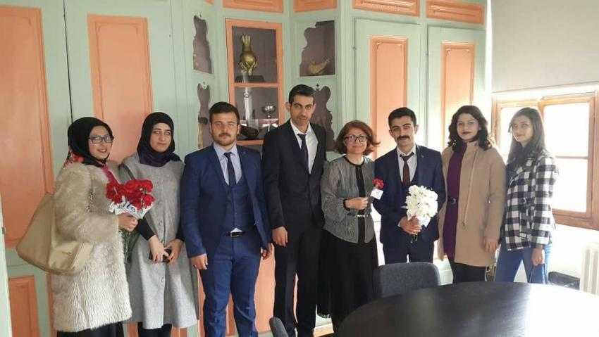 Ürgüp Ülkü Ocakları Kadınlar Gününde Karanfil Dağıttı