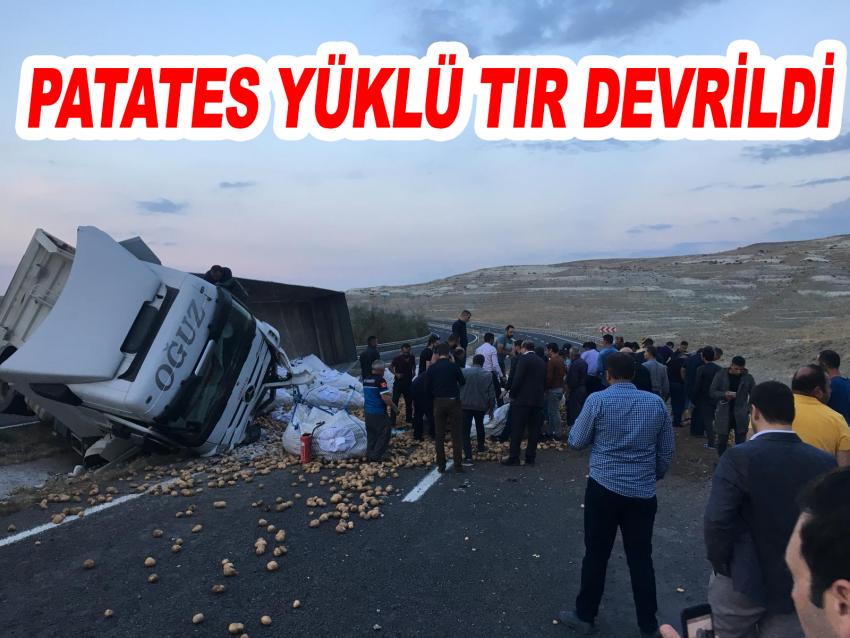 Ürgüp Kayseri yolunda patates yüklü TIR'ın devrildi.