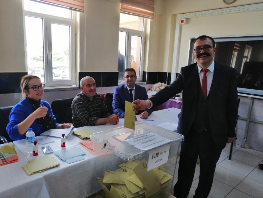 Ahmet Değirmenci Açık Ara Farkla Cumhuriyet Mahallesi Muhtarı Oldu