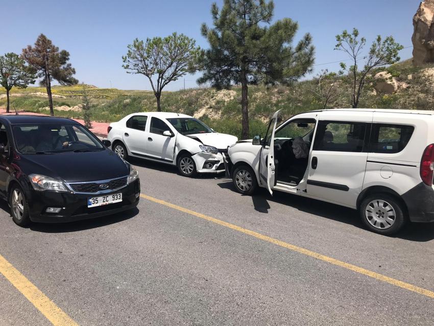 Ürgüp'te Kaza 2 Araç Kafa Kafaya Çarpıştı