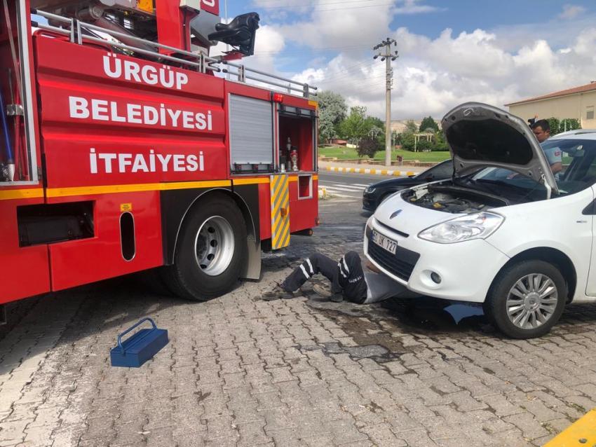 Hareket Halindeki Otomobile Giren Kedi Kurtarıldı