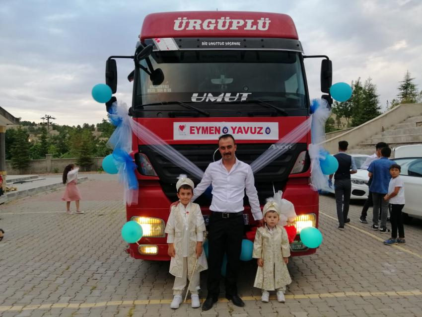 Babası Çocukları İçin Tırı Sünnet Arabası Yaptı