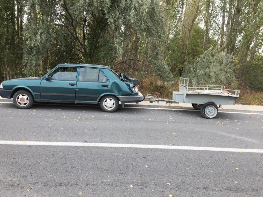 Önce Arabaya Çarptı, Sonra Yan Yattı 1 Yaralı