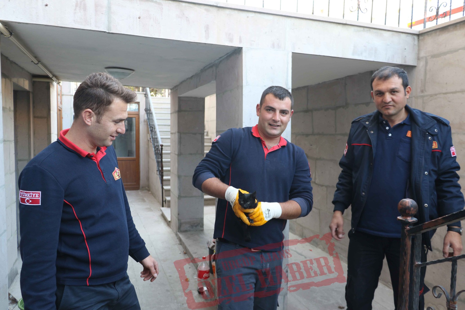 Havalandırma Borusunda Mahsur Kalan Kedi Kurtarıldı