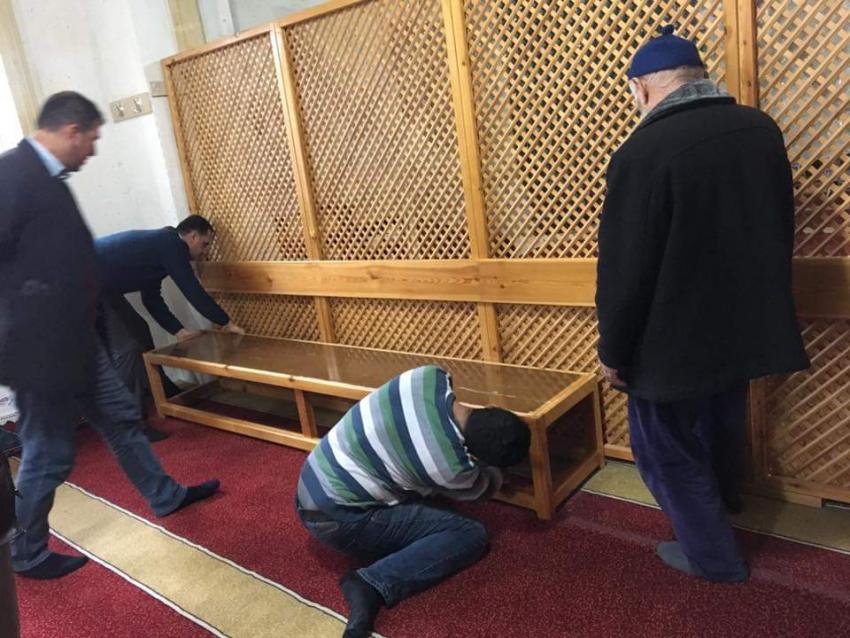 Camilerdeki Tabureler Sökülmeye Başlandı