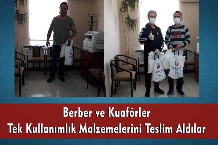 Esnaf Odası Berber ve Kuaförlere Tek Kullanımlık Malzemelerini Teslim Etti