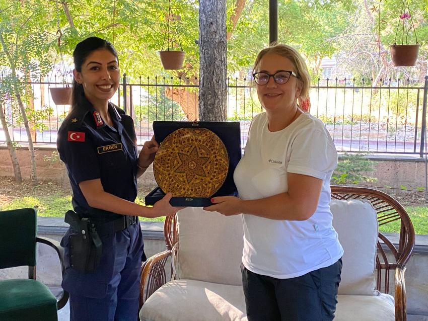 Tiflis Büyükelçisi Yazgan, Bölgenin Tek Kadın İlçe Jandarma Komutanını ziyaret etti