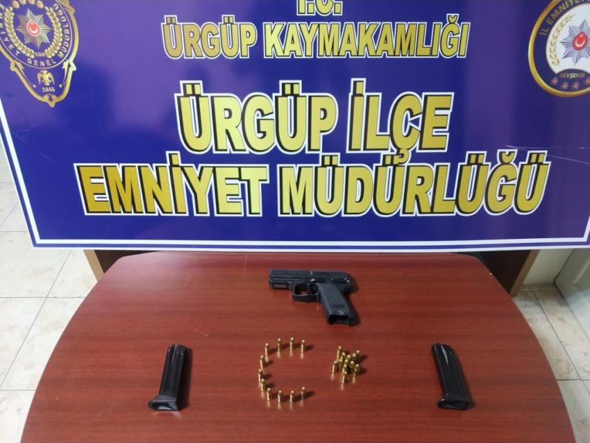 Şüpheli Şahıstan Ruhsatsız Silah Ele Geçirildi